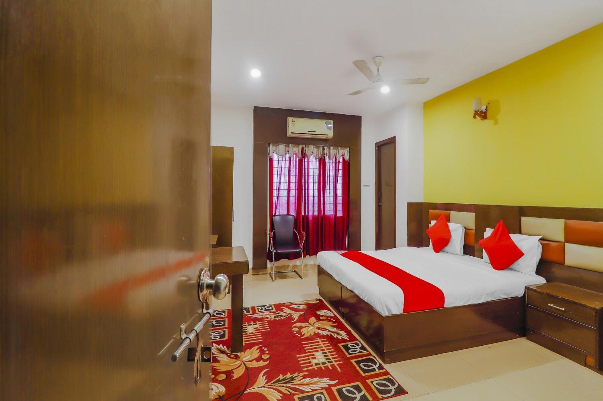OYO 74184 Hotel Meredian Comfort Inn Hyderabad Luaran gambar